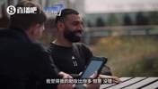 杰拉德：我比你助攻多且踢过右后卫~萨拉赫：巧了，我这赛季也是